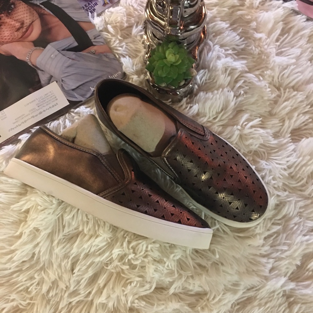 REPORT-metallic/slip on sneakers. SZ 81/2👟🧢